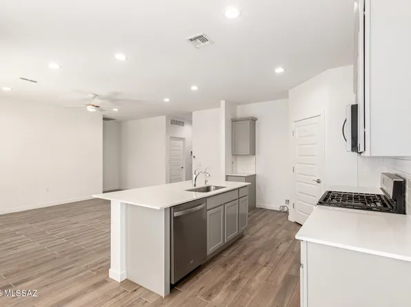 12774 E Russo Dr, Vail, AZ 85641