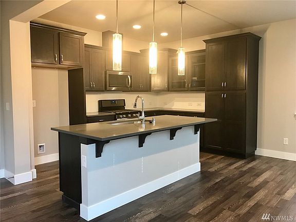 3rd image of 119 210th St SW Unit 4