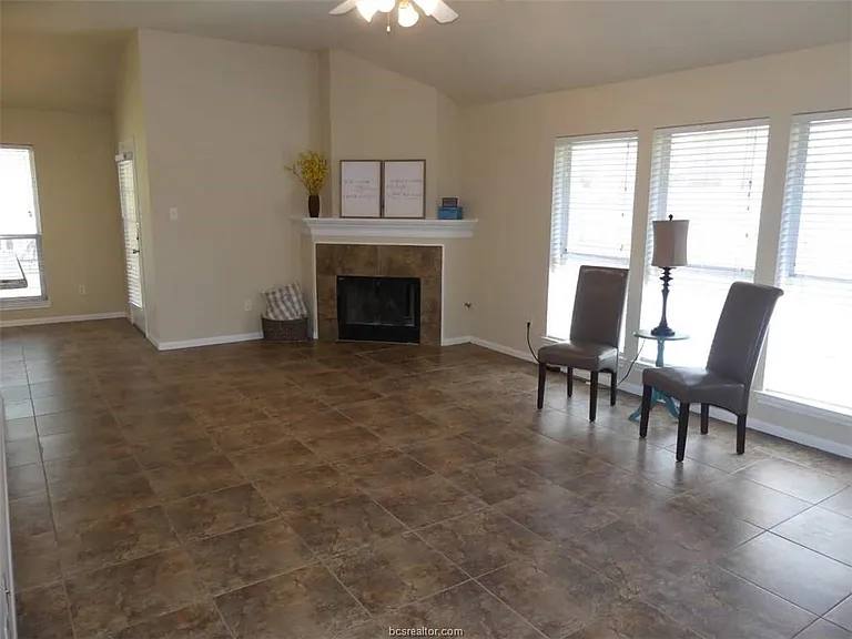3207 Neuburg Ct — Photo 11