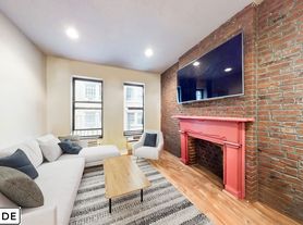 172 E 82nd St, New York, NY