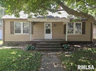 246 E Myrtle St, Canton, IL 61520