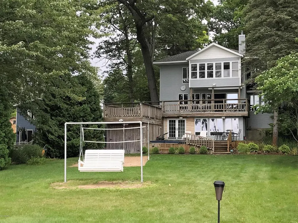296 Lakeside Dr photo 1