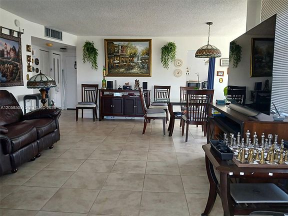 4th image of 1100 Saint Charles Pl APT 712