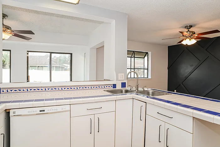 1728 Indian Springs Dr — Photo 9