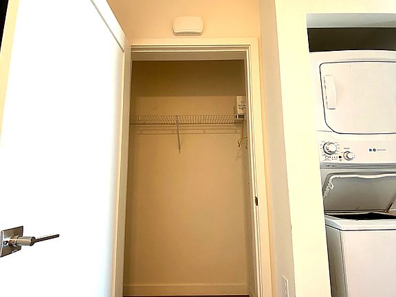 2nd image of 3067 N Park Way #412