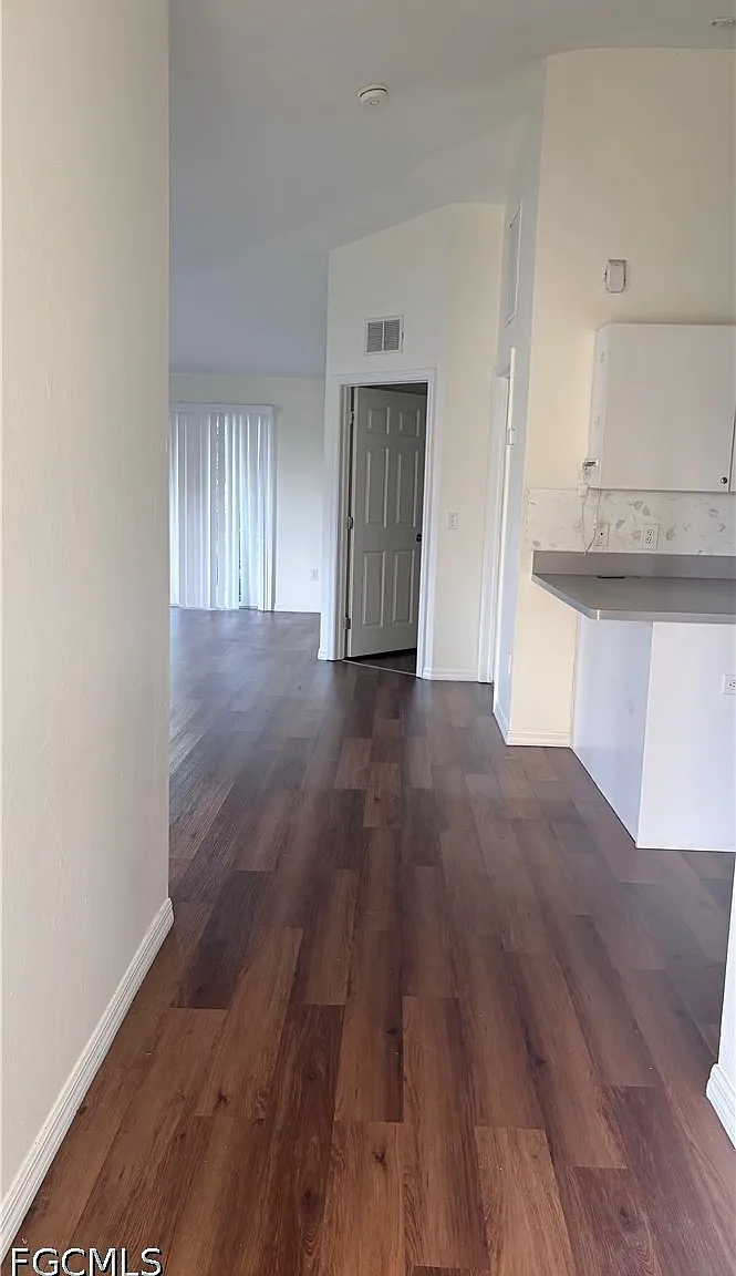 2 bed, 2.0 bath, 975 sqft, $1,375 — Photo 2