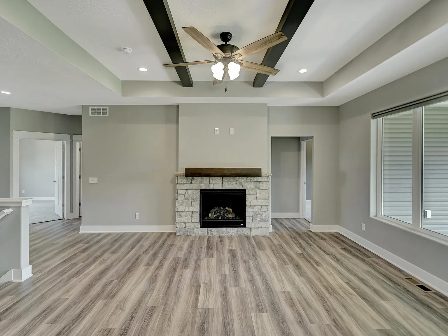 4 bed, 2600 sqft, $3,200 — Photo 4