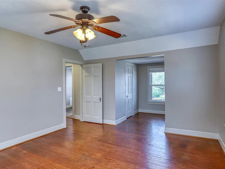 252 S Bell St — Photo 14