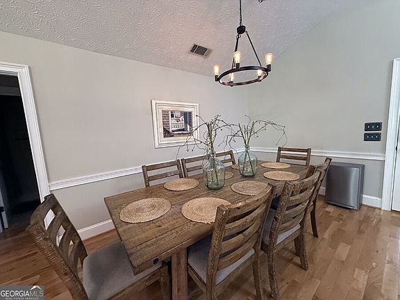 4th image of 201 Hickory Hill Ln