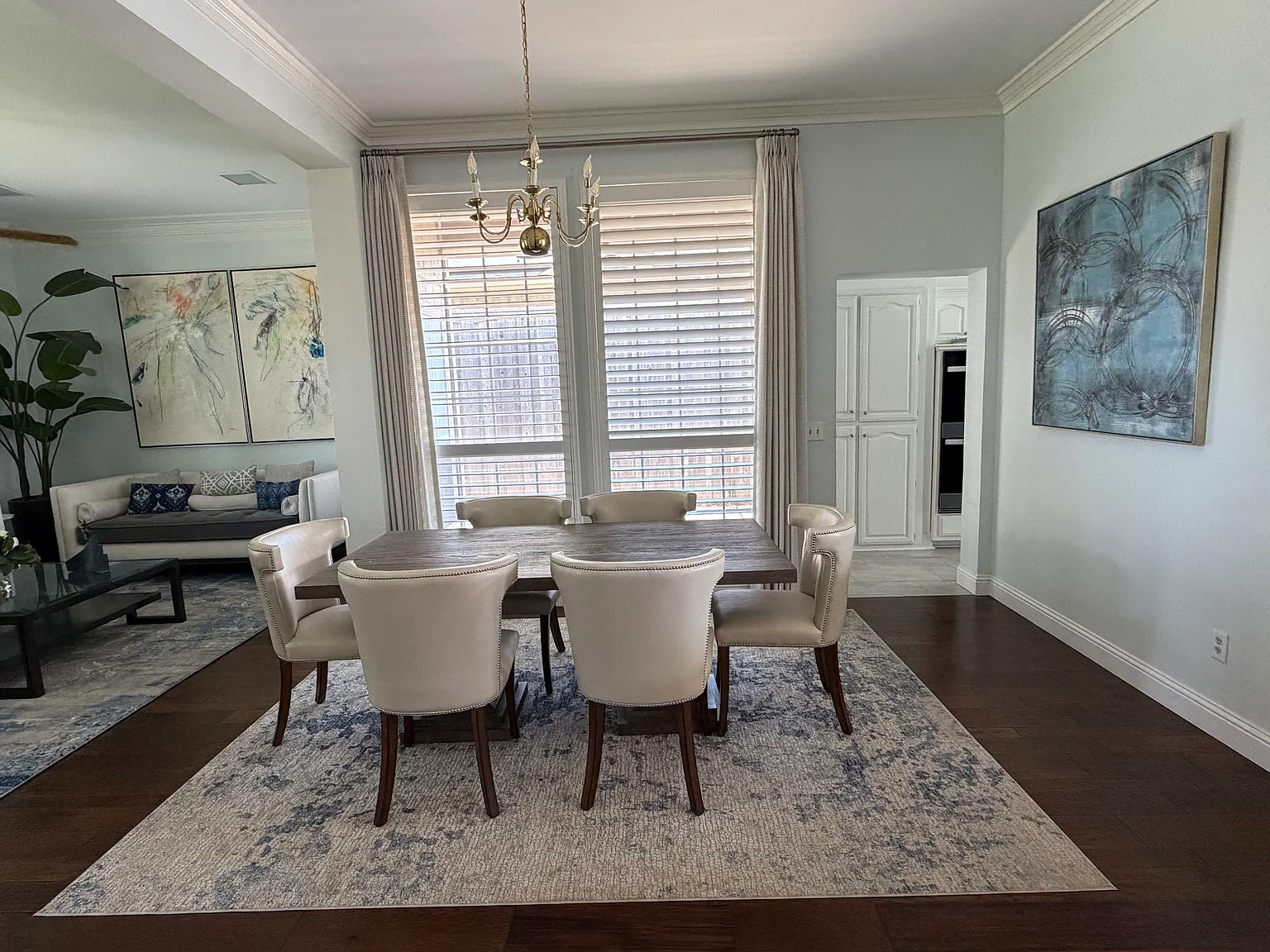 4 bed, 2338 sqft, $3,700 — Photo 4