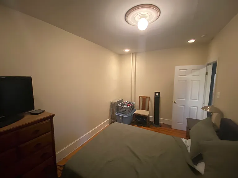 186 Green Ln #1F — Photo 5