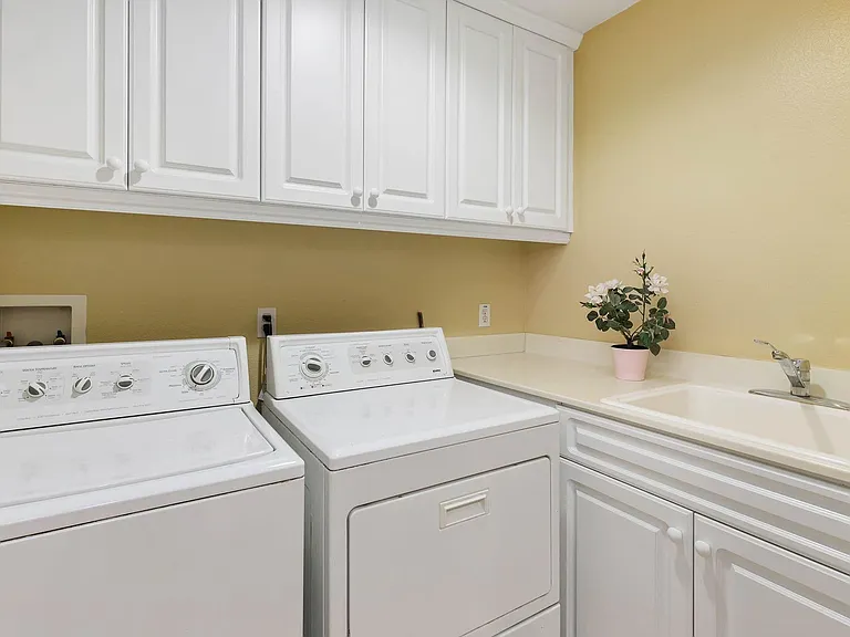 7597 Freestone Ct — Photo 2