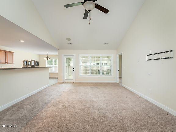 5th image of 1269 Clancy Drive NE