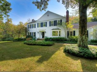 590 Coy Ln, Chagrin Falls, OH