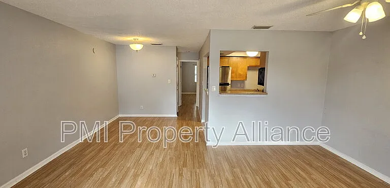 302 Lewfield Cir — Photo 4