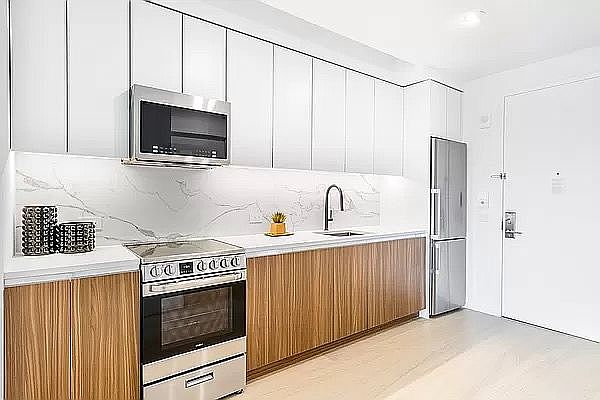 2nd image of 582 Parkside Ave #12S