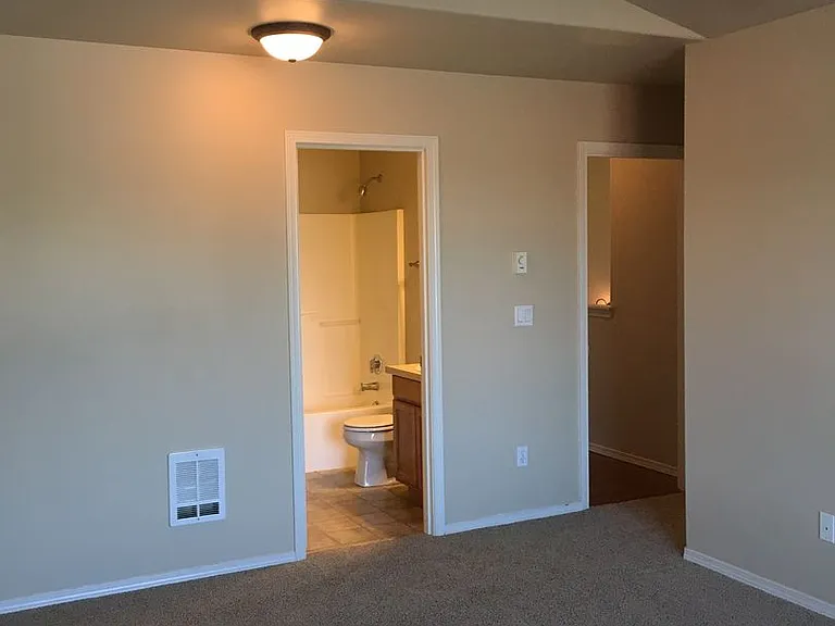 1235 SW 27th St — Photo 23