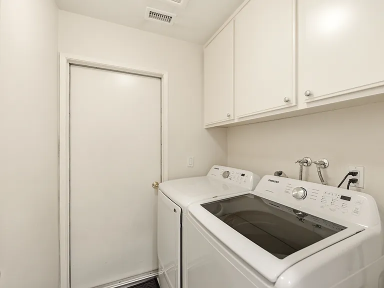 2379 Leeward Cir — Photo 37