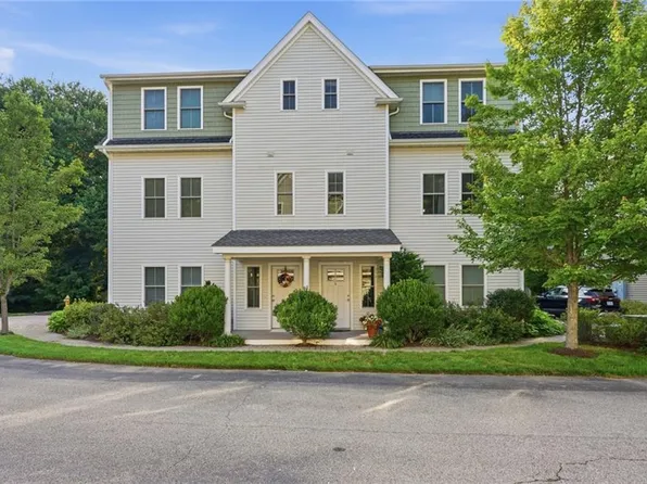 12 Park Ave #8, Narragansett, RI 02882