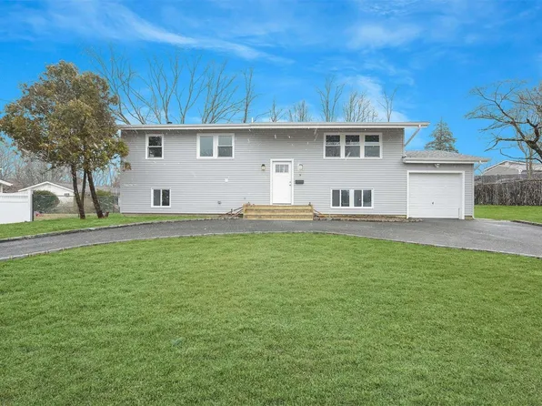 9 Brookwood Drive, Wheatley Heights, NY 11798