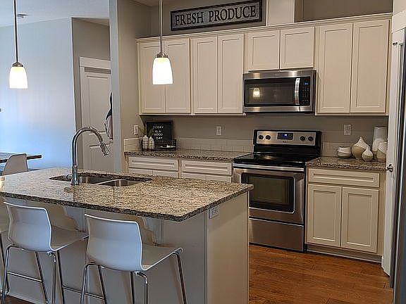 5th image of 606 NE Joann Dr