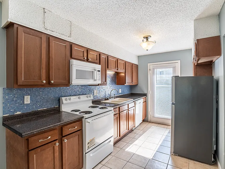 161 Wood Ct — Photo 14