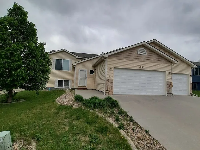 6587 Cambridge Pl — Photo 2