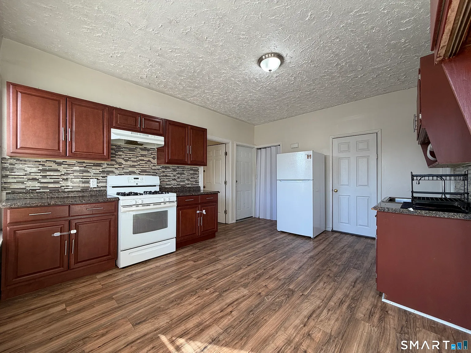 1 bed, 1.0 bath, 4183 sqft, $1,400 — Photo 4