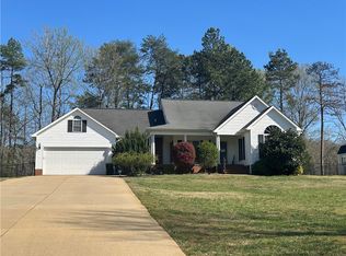 220 Bay Ridge Dr, Townville, SC 29689