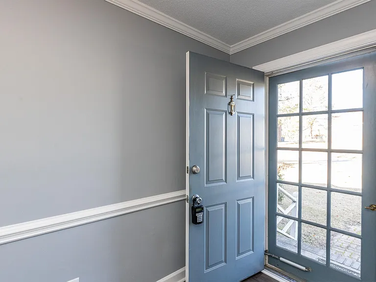 1601 Homestead Rd — Photo 4