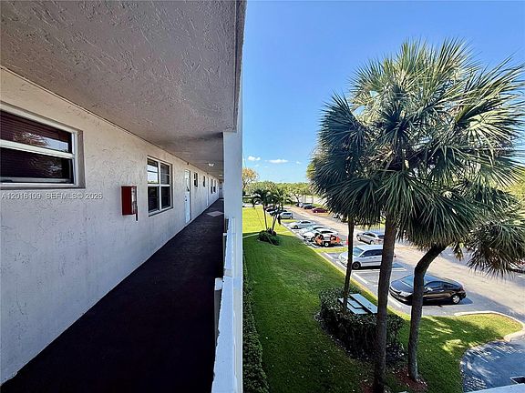 2nd image of 1075 Riverside Dr APT 306