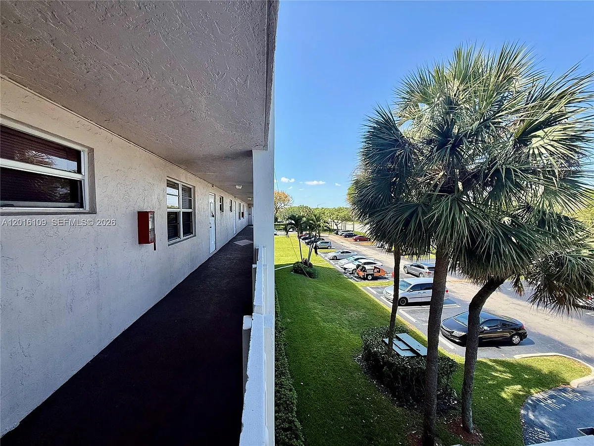Building Photo - 1075 Riverside Dr #306