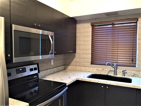 3rd image of 3066 N 32nd St Unit 372