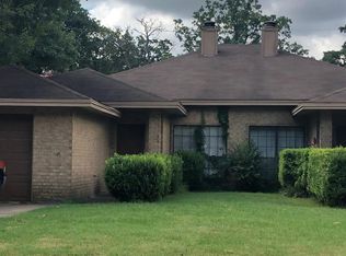 410 Lochridge Dr, Azle, TX 76020