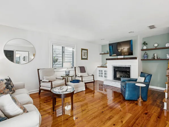 98 Queen St, Charleston, SC 29401