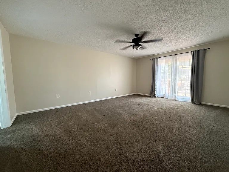 323 Sweetgum Ct — Photo 9