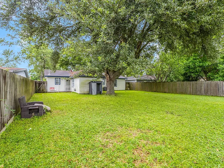 8745 Kimberly Dr — Photo 18