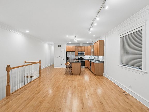3rd image of 1810 W Armitage Ave #1E