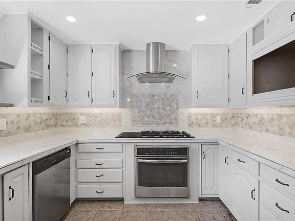 5th image of 10416 Checota Dr