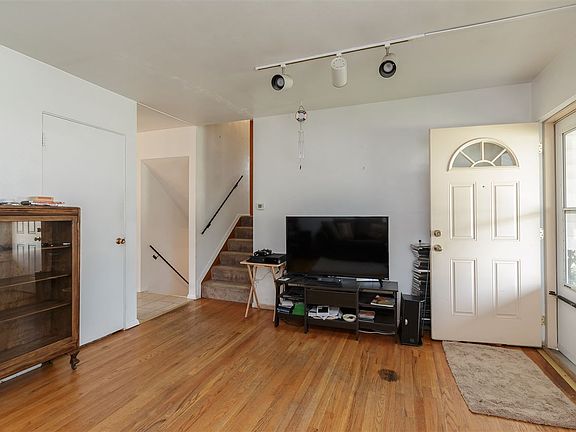 4th image of 1802 Winston Dr