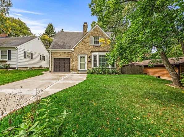 1239 North 85th STREET, Wauwatosa, WI 53226