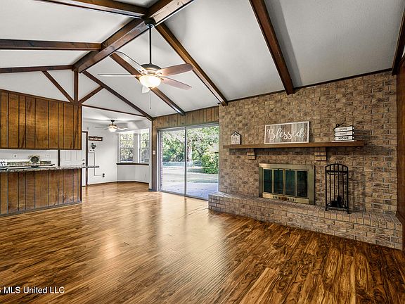 3rd image of 171 Northwood Dr