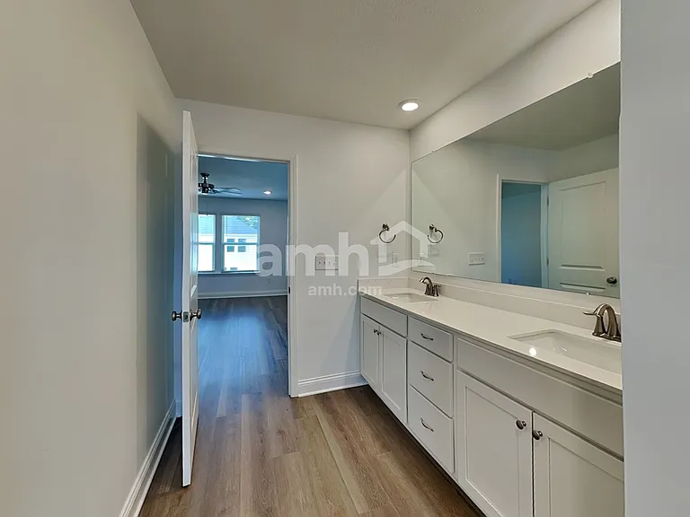 319 Pine Hill Ct — Photo 14