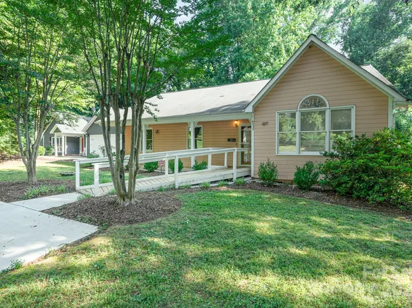 4111 Darwin Cir, Charlotte, NC 28209