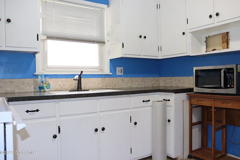 4th image of 1522 McClellan Street
