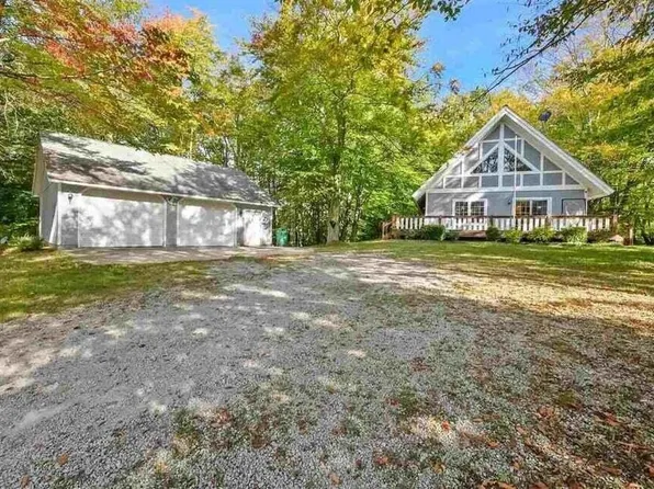 16540 Oak Ridge Dr, Leroy, MI 49655