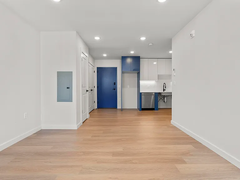 Alexandria Manor Apartments — Photo 20