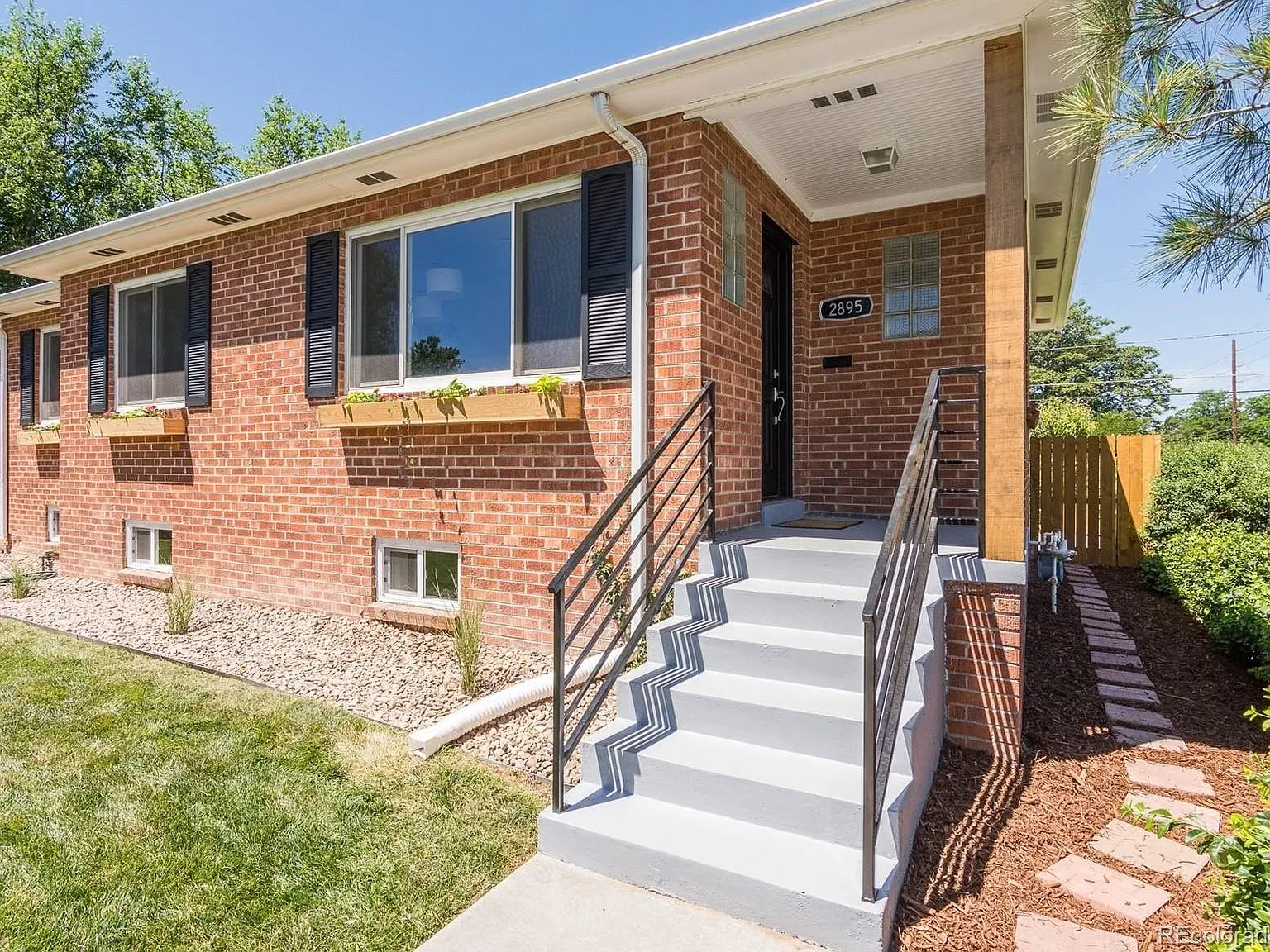 4 bed, 2.0 bath, 2106 sqft, $3,800 — Photo 2