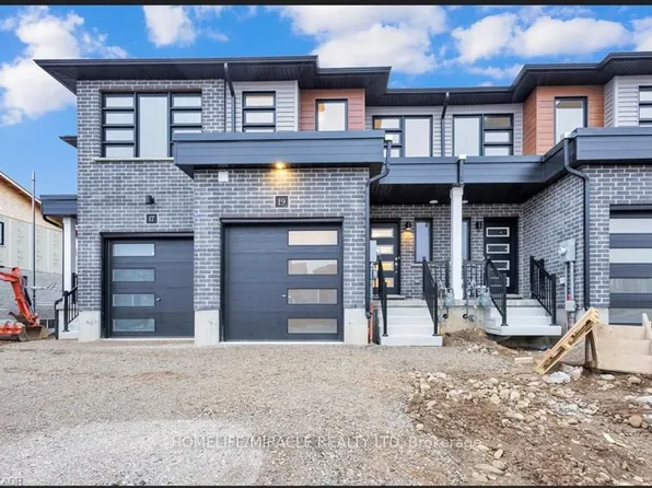 19 Wilkinson Ave, Cambridge, ON N1S 0C5