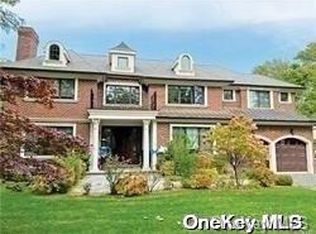 55 Nassau Dr, Great Neck, NY 11021